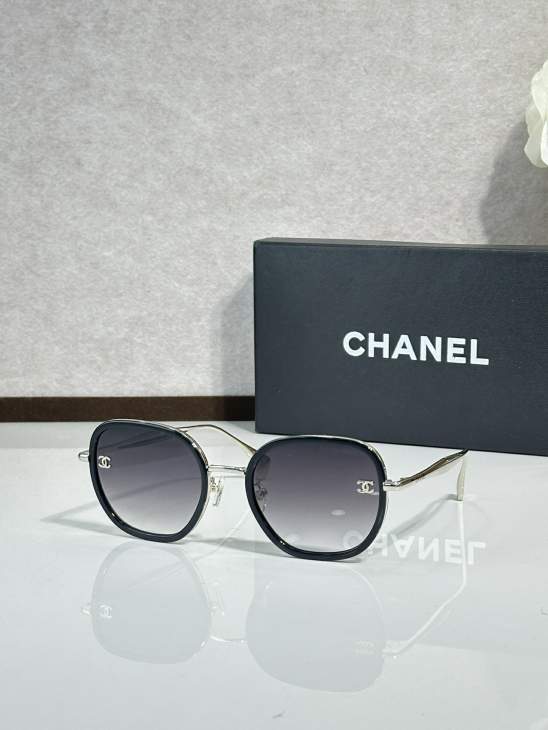 Picture of Chanel Sunglasses _SKUfw77364627fw